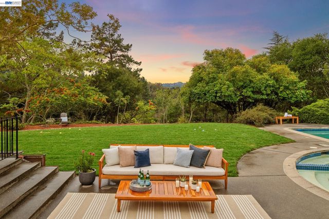 68 LAMBETH SQ, Moraga, CA 94556