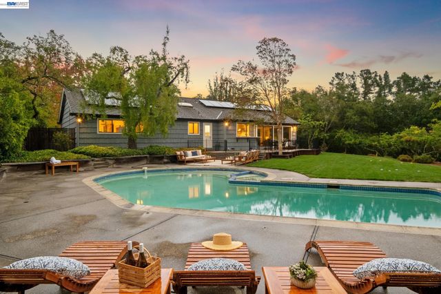 68 LAMBETH SQ, Moraga, CA 94556