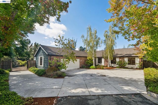 68 LAMBETH SQ, Moraga, CA 94556
