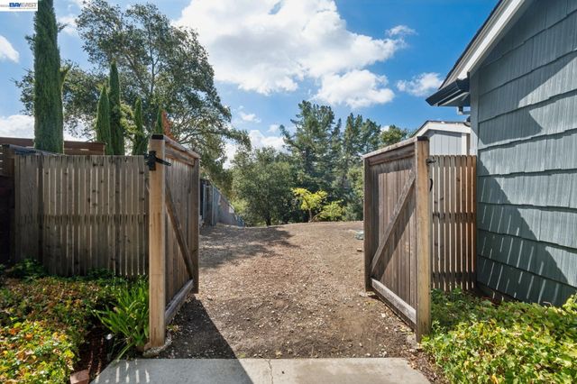 68 LAMBETH SQ, Moraga, CA 94556
