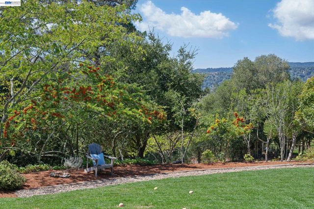68 LAMBETH SQ, Moraga, CA 94556