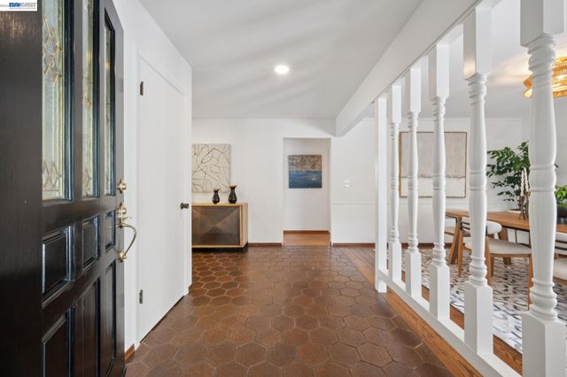68 LAMBETH SQ, Moraga, CA 94556