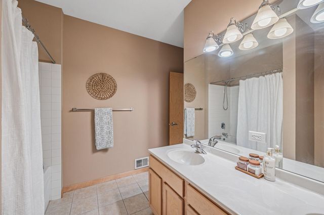 820 Emerald Street 110, Saint Paul, MN 55114