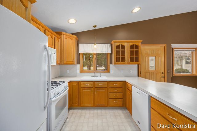 1005 Amber Ridge Drive SW, Byron Center, MI 49315