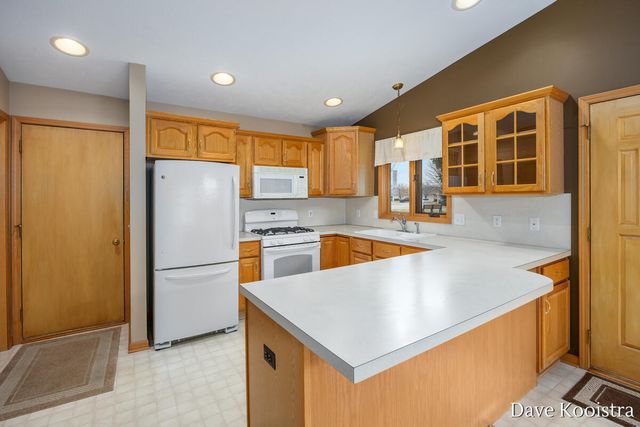 1005 Amber Ridge Drive SW, Byron Center, MI 49315