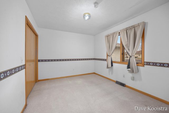 1005 Amber Ridge Drive SW, Byron Center, MI 49315