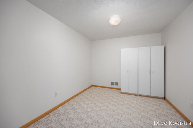 1005 Amber Ridge Drive SW, Byron Center, MI 49315