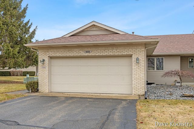 1005 Amber Ridge Drive SW, Byron Center, MI 49315