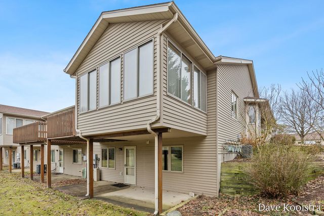 1005 Amber Ridge Drive SW, Byron Center, MI 49315