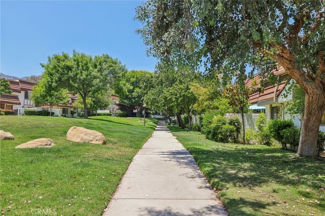 10161 Larwin Avenue 3, Chatsworth, CA 91311