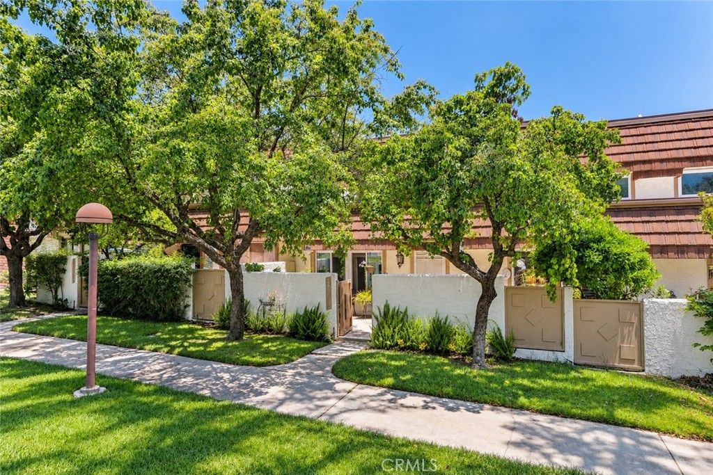 10161 Larwin Avenue 3, Chatsworth, CA 91311 — photo 2