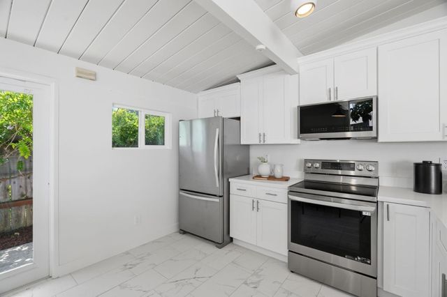 3609 South Court, Palo Alto, CA 94306