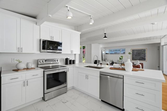 3609 South Court, Palo Alto, CA 94306