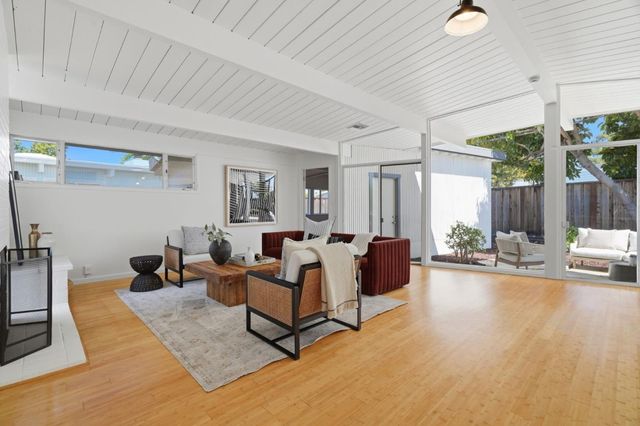 3609 South Court, Palo Alto, CA 94306