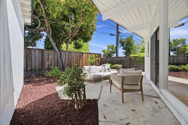 3609 South Court, Palo Alto, CA 94306