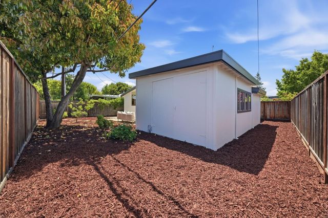 3609 South Court, Palo Alto, CA 94306