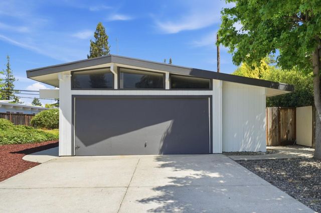 3609 South Court, Palo Alto, CA 94306