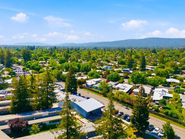 3609 South Court, Palo Alto, CA 94306