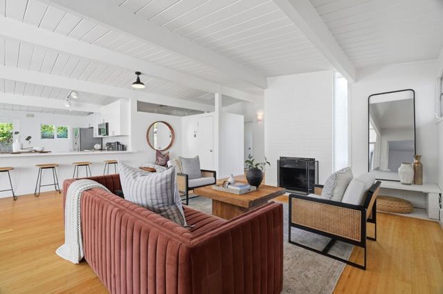 3609 South Court, Palo Alto, CA 94306