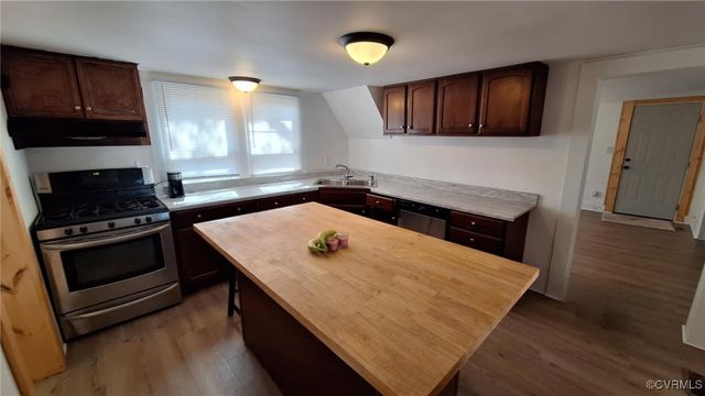 5667 Buckley Hall Rd, Cobbs Creek, VA 23056