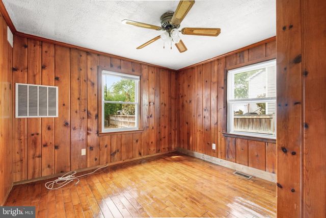 301 LAKEVIEW AVE, Edgewater, MD 21037