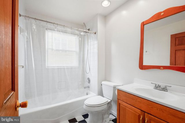 301 LAKEVIEW AVE, Edgewater, MD 21037