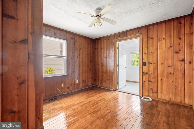 301 LAKEVIEW AVE, Edgewater, MD 21037