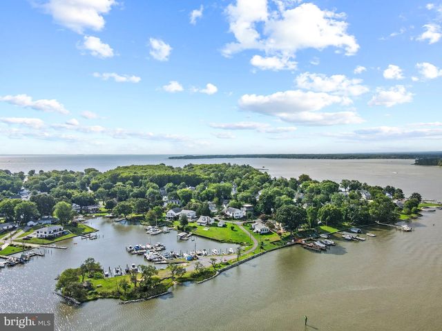 301 LAKEVIEW AVE, Edgewater, MD 21037