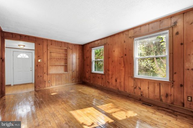 301 LAKEVIEW AVE, Edgewater, MD 21037