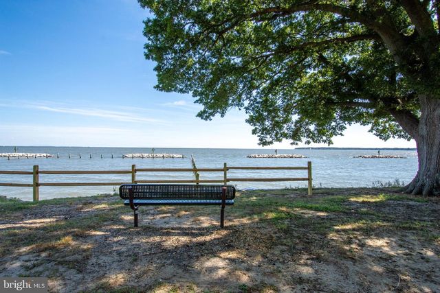 301 LAKEVIEW AVE, Edgewater, MD 21037