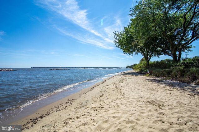301 LAKEVIEW AVE, Edgewater, MD 21037