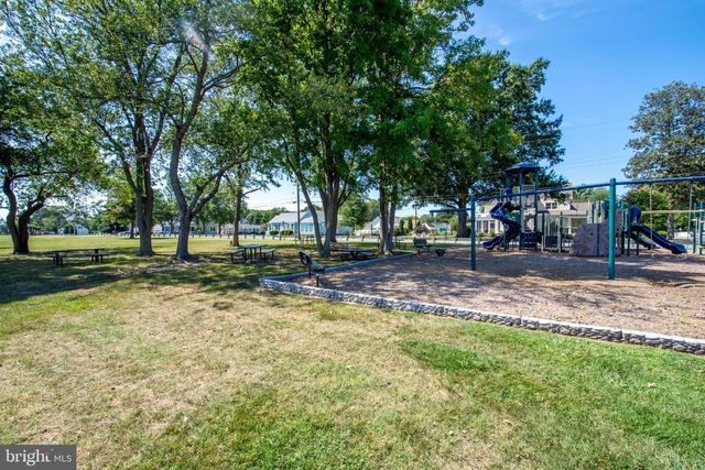 301 LAKEVIEW AVE, Edgewater, MD 21037