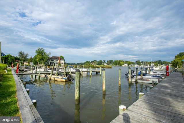 301 LAKEVIEW AVE, Edgewater, MD 21037