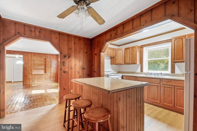 301 LAKEVIEW AVE, Edgewater, MD 21037