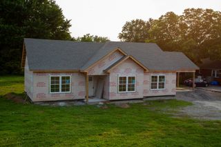 702 Adams Dr, Shelbyville, TN 37160