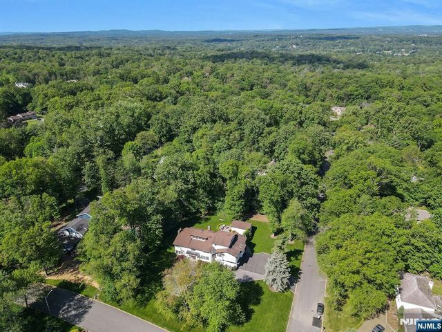24 Partridge Run, Montvale, NJ 07645