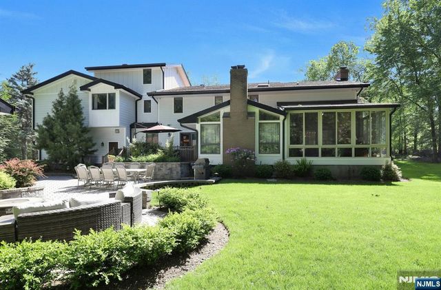 24 Partridge Run, Montvale, NJ 07645