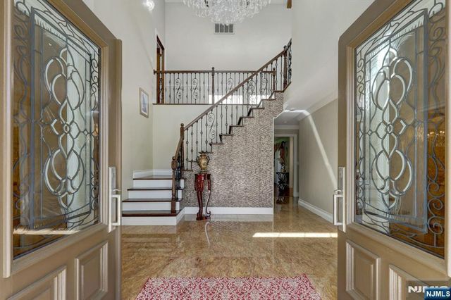 24 Partridge Run, Montvale, NJ 07645
