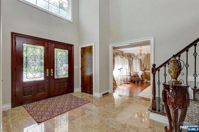 24 Partridge Run, Montvale, NJ 07645