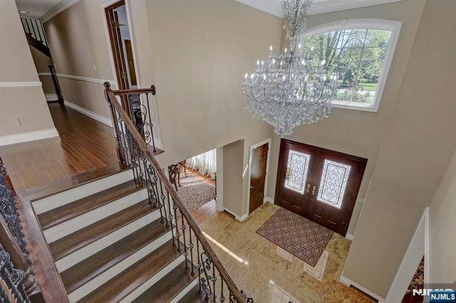 24 Partridge Run, Montvale, NJ 07645
