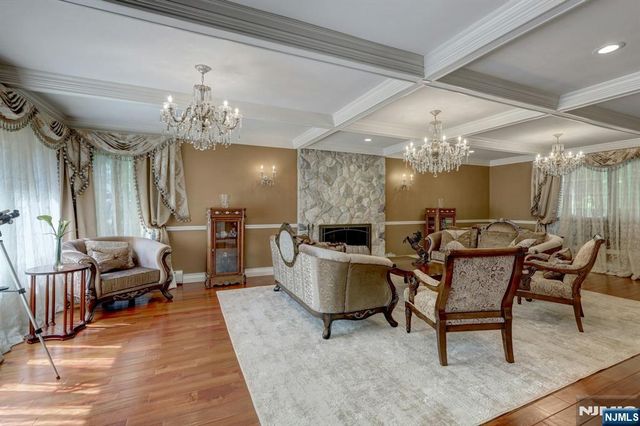 24 Partridge Run, Montvale, NJ 07645