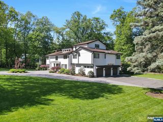 24 Partridge Run, Montvale, NJ 07645