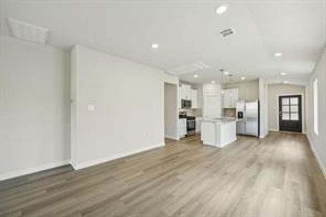 1913 Oregon White Oak Dr, Conroe, TX 77304