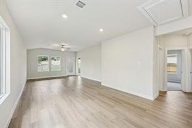 1913 Oregon White Oak Dr, Conroe, TX 77304