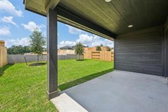 1913 Oregon White Oak Dr, Conroe, TX 77304