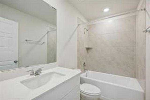 1913 Oregon White Oak Dr, Conroe, TX 77304