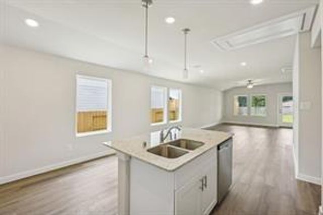 1913 Oregon White Oak Dr, Conroe, TX 77304