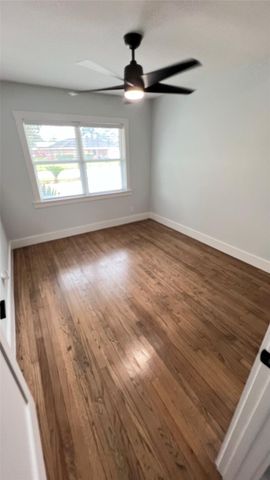 105 E Rocky Creek Road, Houston, TX 77076