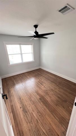105 E Rocky Creek Road, Houston, TX 77076