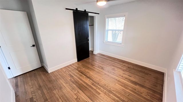 105 E Rocky Creek Road, Houston, TX 77076